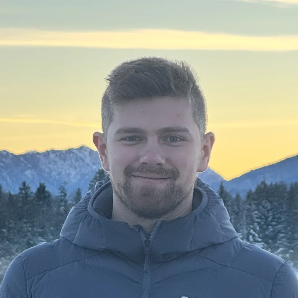Christian Krutsche in front of a mountain landscape